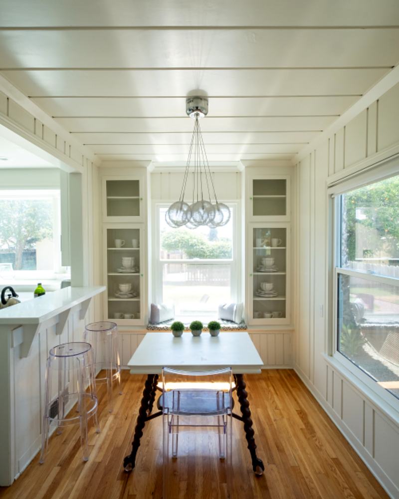 Reference frame: a bright dining room with a long table and panelled walls