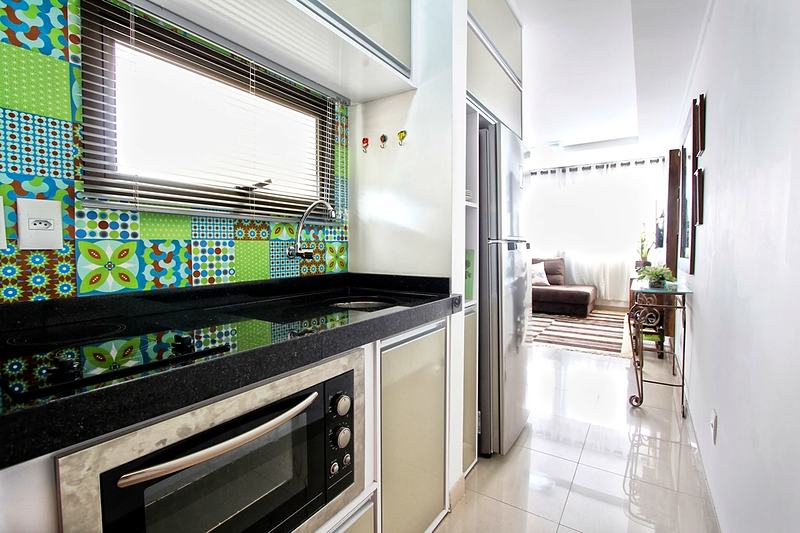 Reference frame: a galley kitchen with a patterned splashback